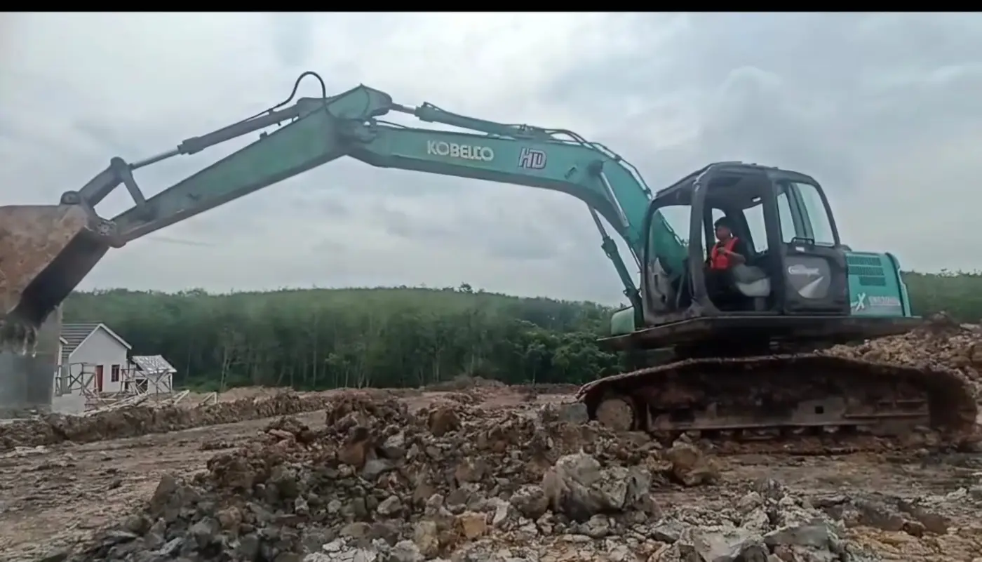 Pelatihan Excavator LPPM EDUARDO melalui praktik lapangan di Tabalong