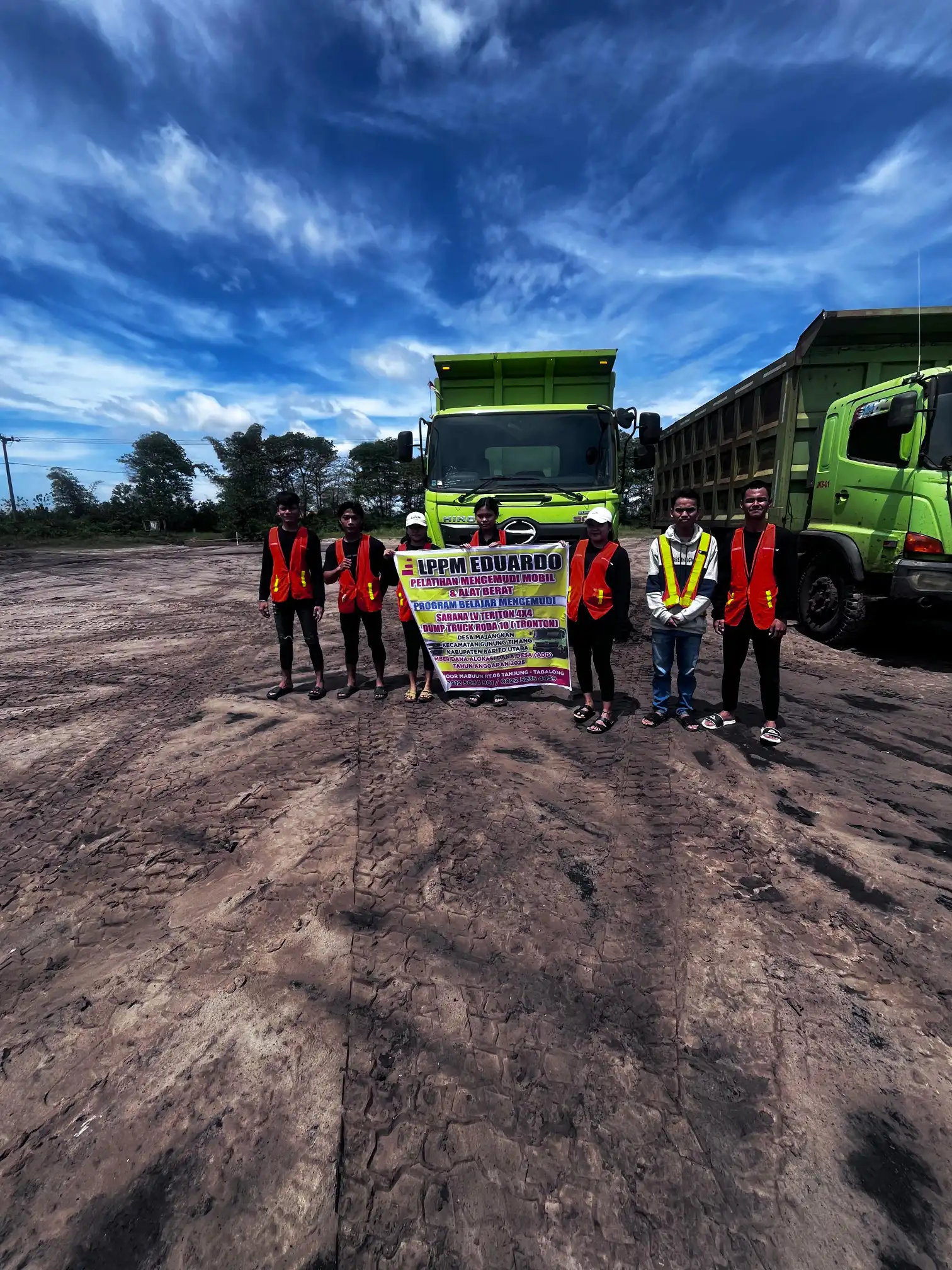 Galeri Pelatihan Dump Truck Tronton 06