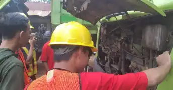 Galeri Pelatihan Dump Truck Tronton 16