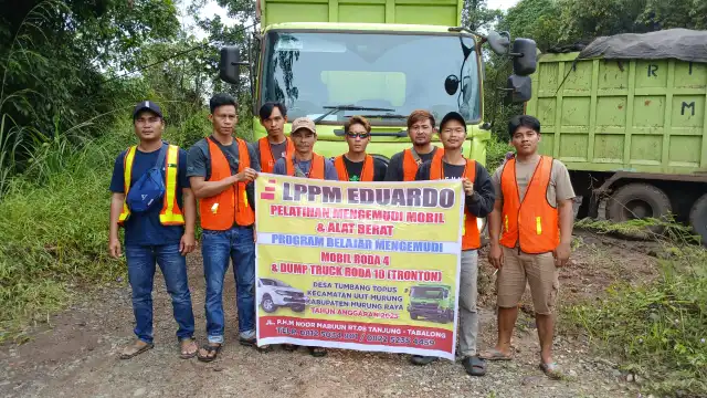 Galeri Pelatihan Dump Truck Tronton 18