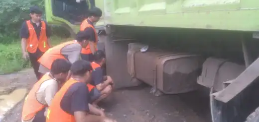 Galeri Pelatihan Dump Truck Tronton 20