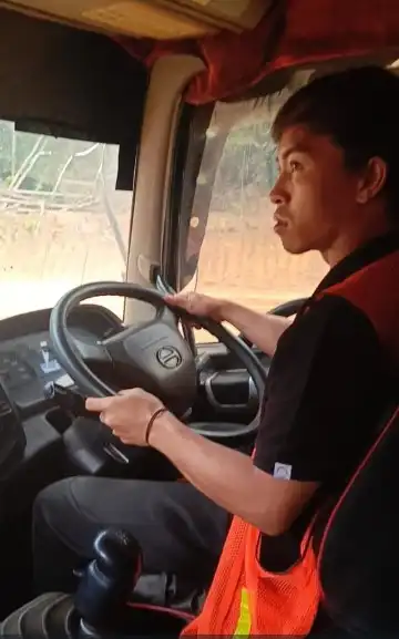 Galeri Pelatihan Dump Truck Tronton 21