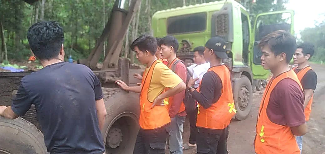 Galeri Pelatihan Dump Truck Tronton 26