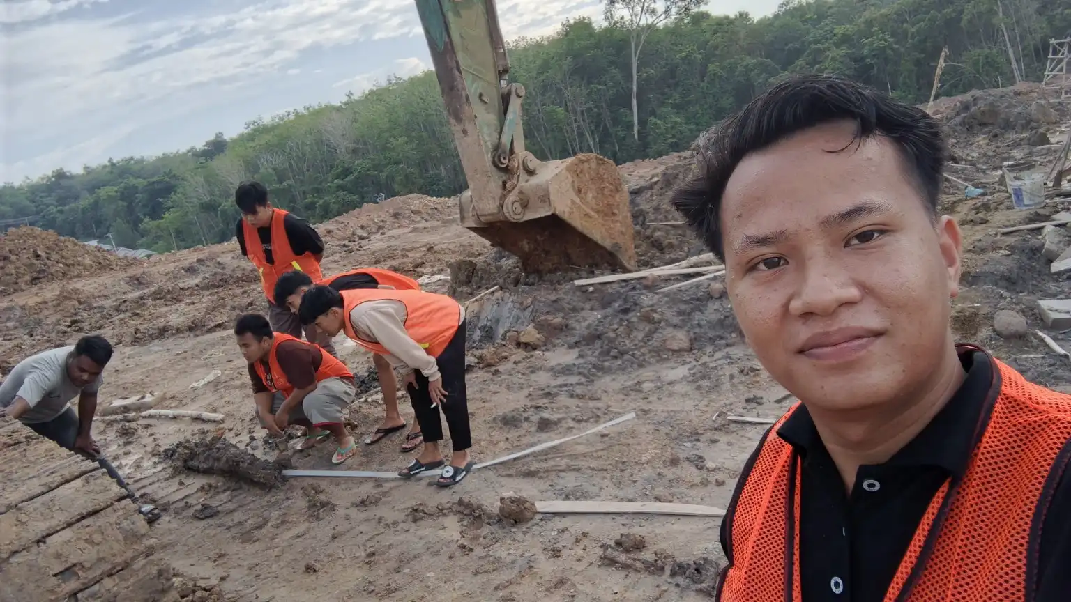 Galeri Pelatihan Dump Truck Tronton 32