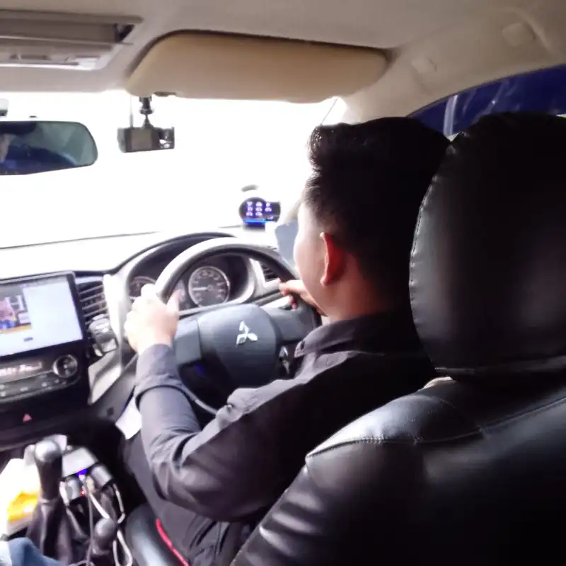 Peserta menjalani praktik mengemudi Sarana LV 4x4
